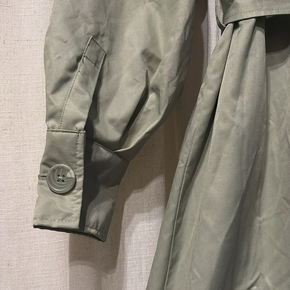 Threadbare trench coat - Picture 8 of 10